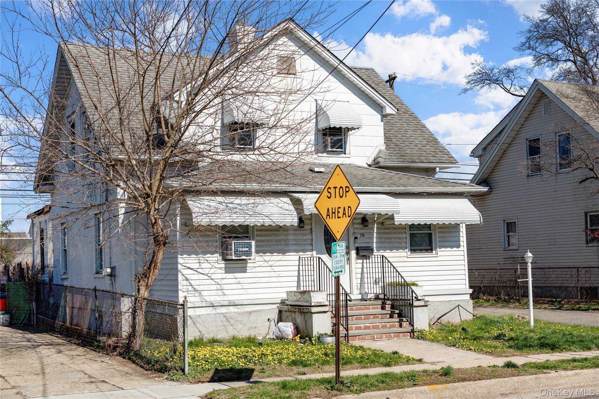 236 Maple PL, Mineola, NY 11501