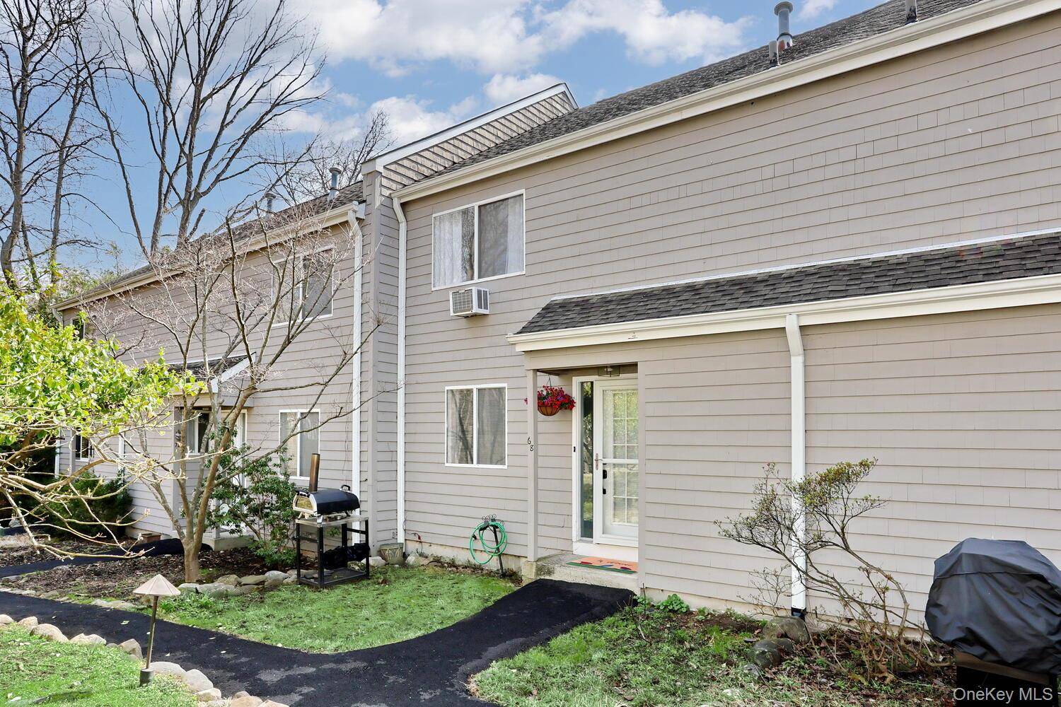 68 Hickory Hill LN, Tappan, NY 10983