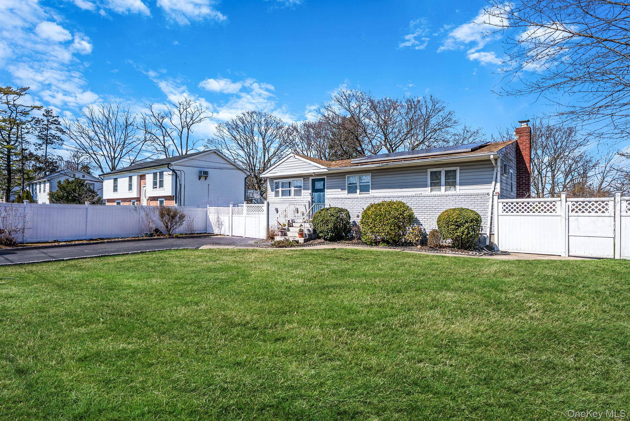 23 McKinley ST, Brentwood, NY 11717