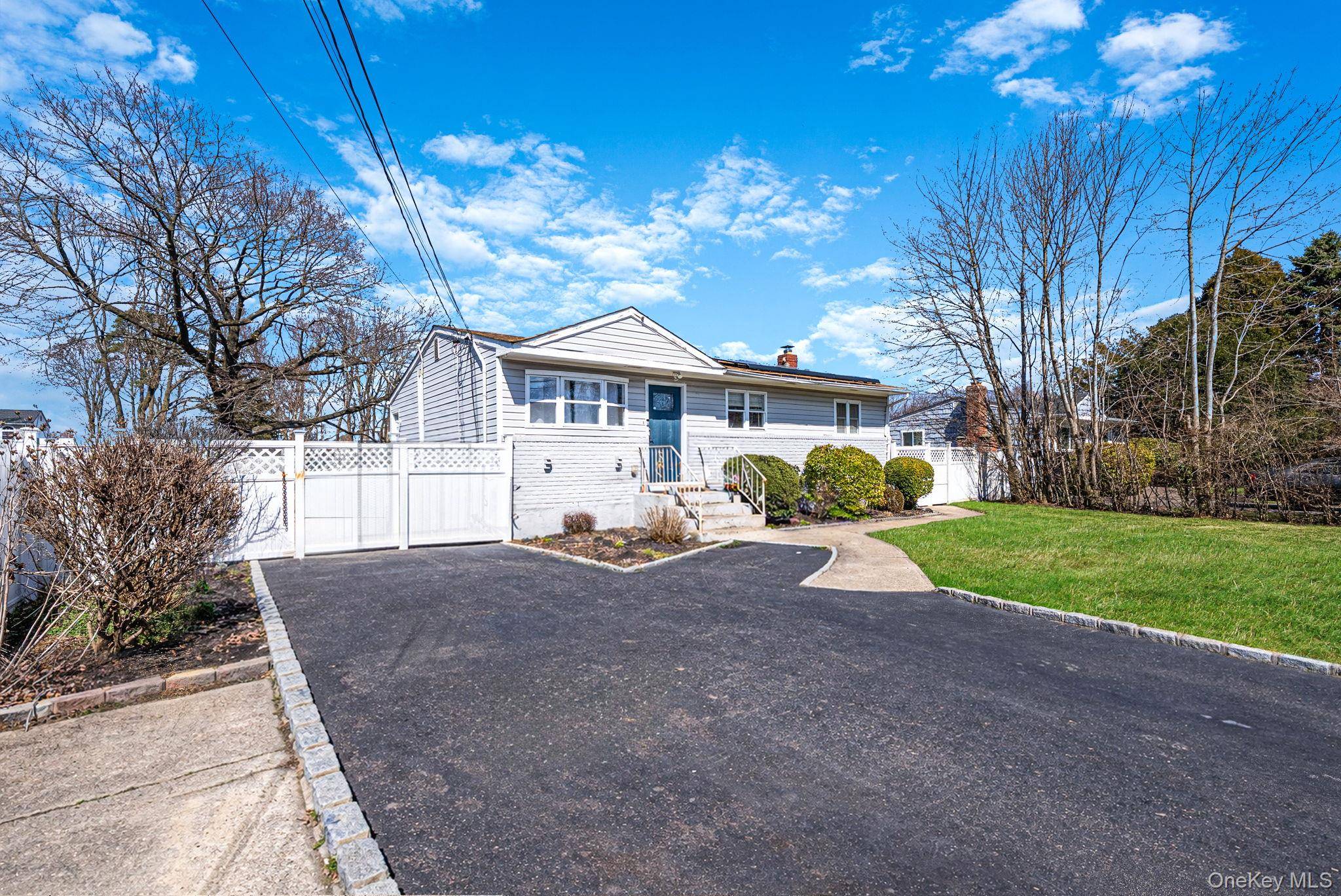 23 McKinley ST, Brentwood, NY 11717