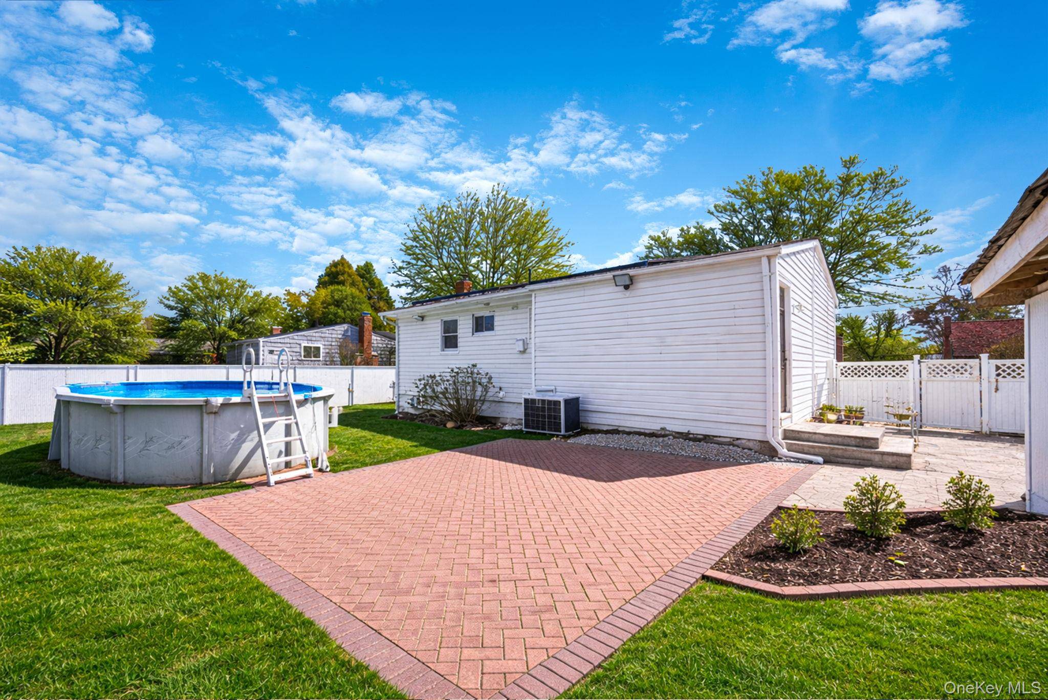 23 McKinley ST, Brentwood, NY 11717