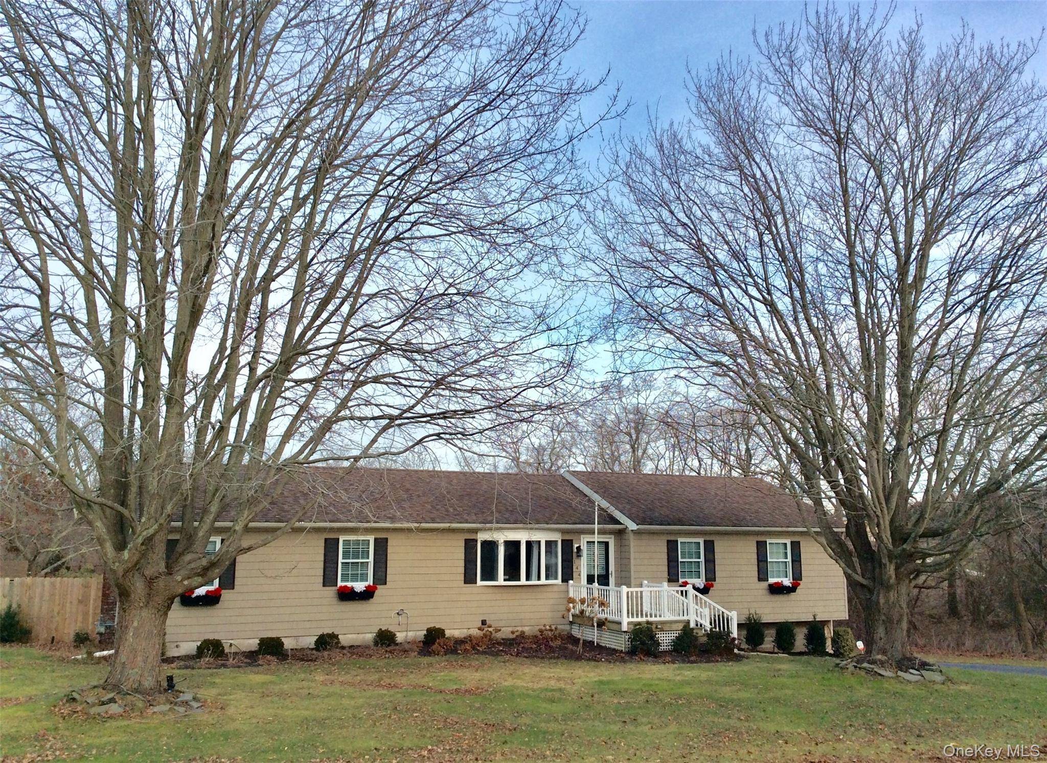 144 Manor LN, Jamesport, NY 11901