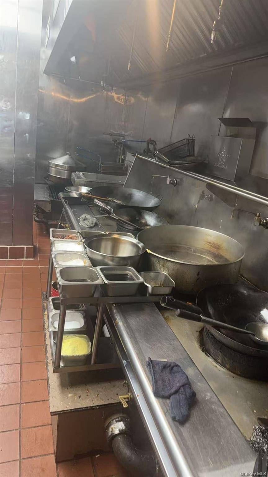 41-08 College Point Blvd, Flushing, NY 11354