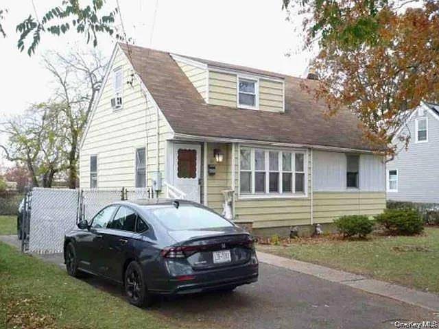 650 Winthrop drive, Uniondale, NY 11553
