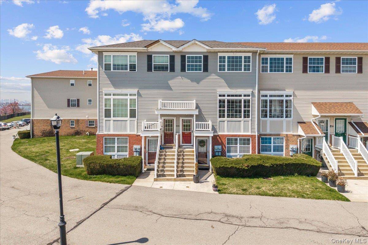 227 Surf DR #138B, Bronx, NY 10473