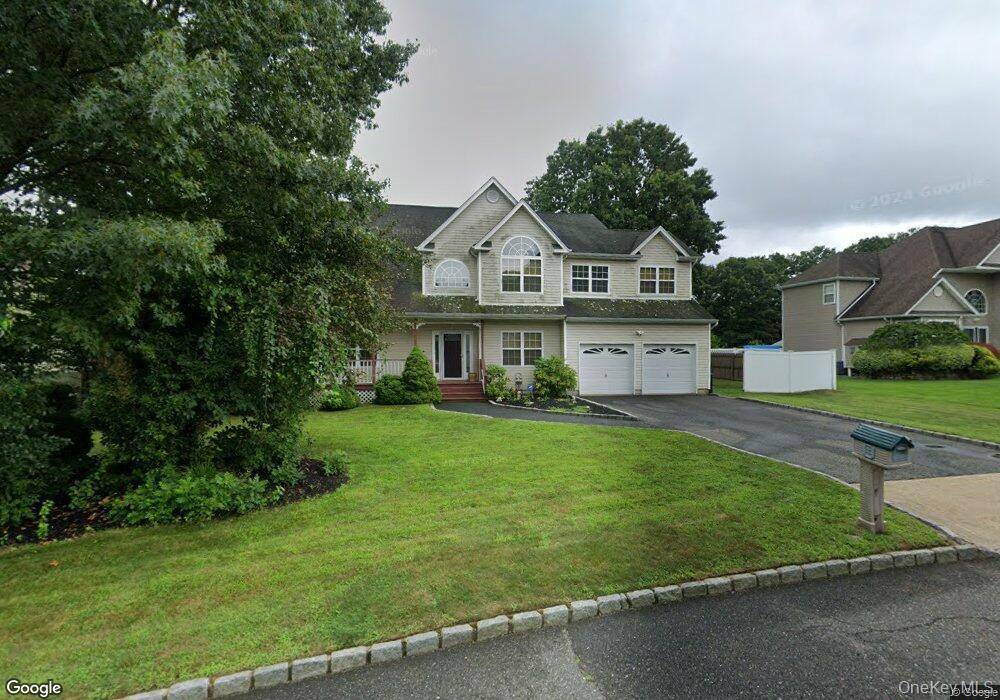 6 Debron CT, Centereach, NY 11720