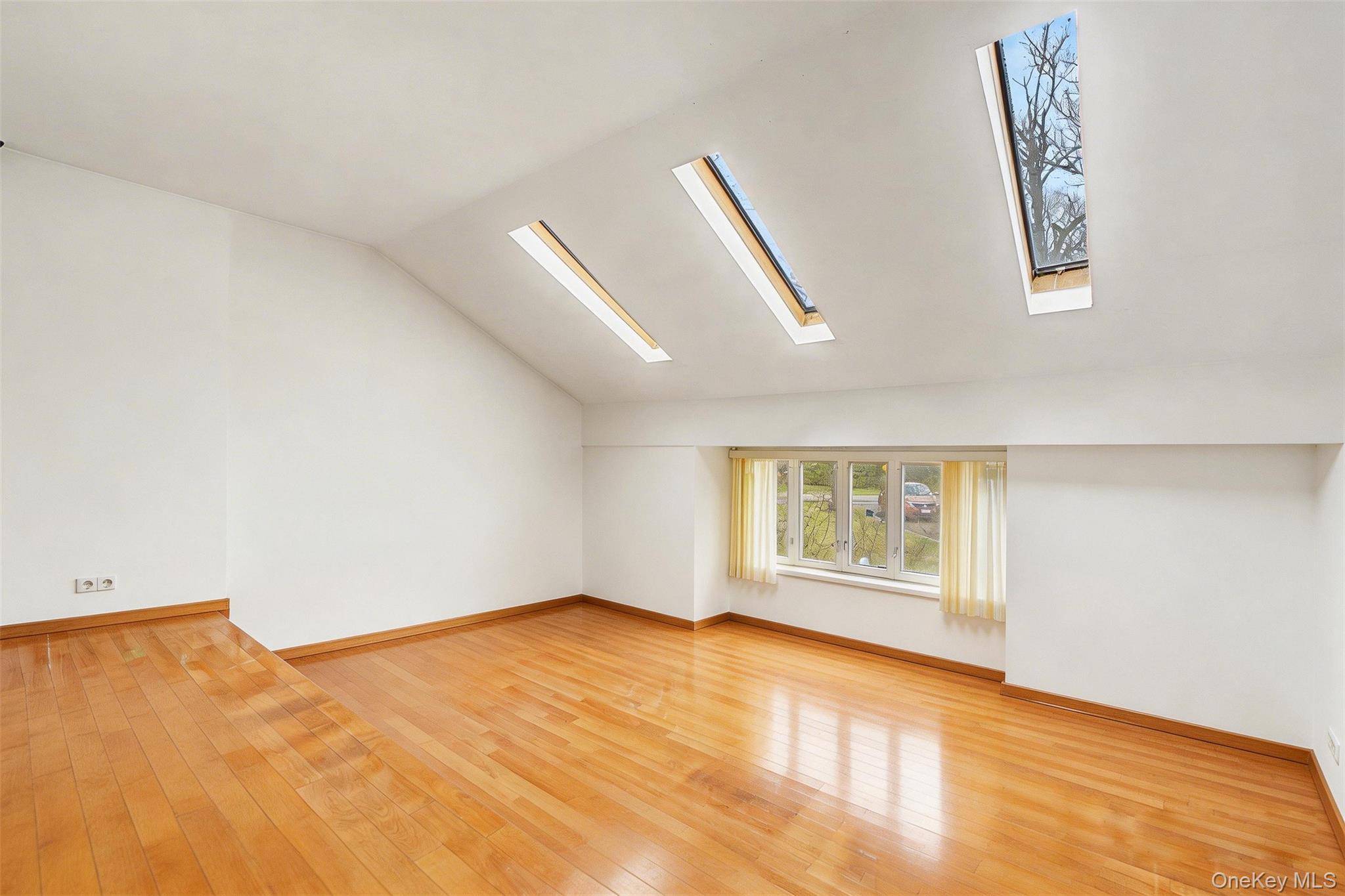 71 Horace Harding BLVD, Great Neck, NY 11020