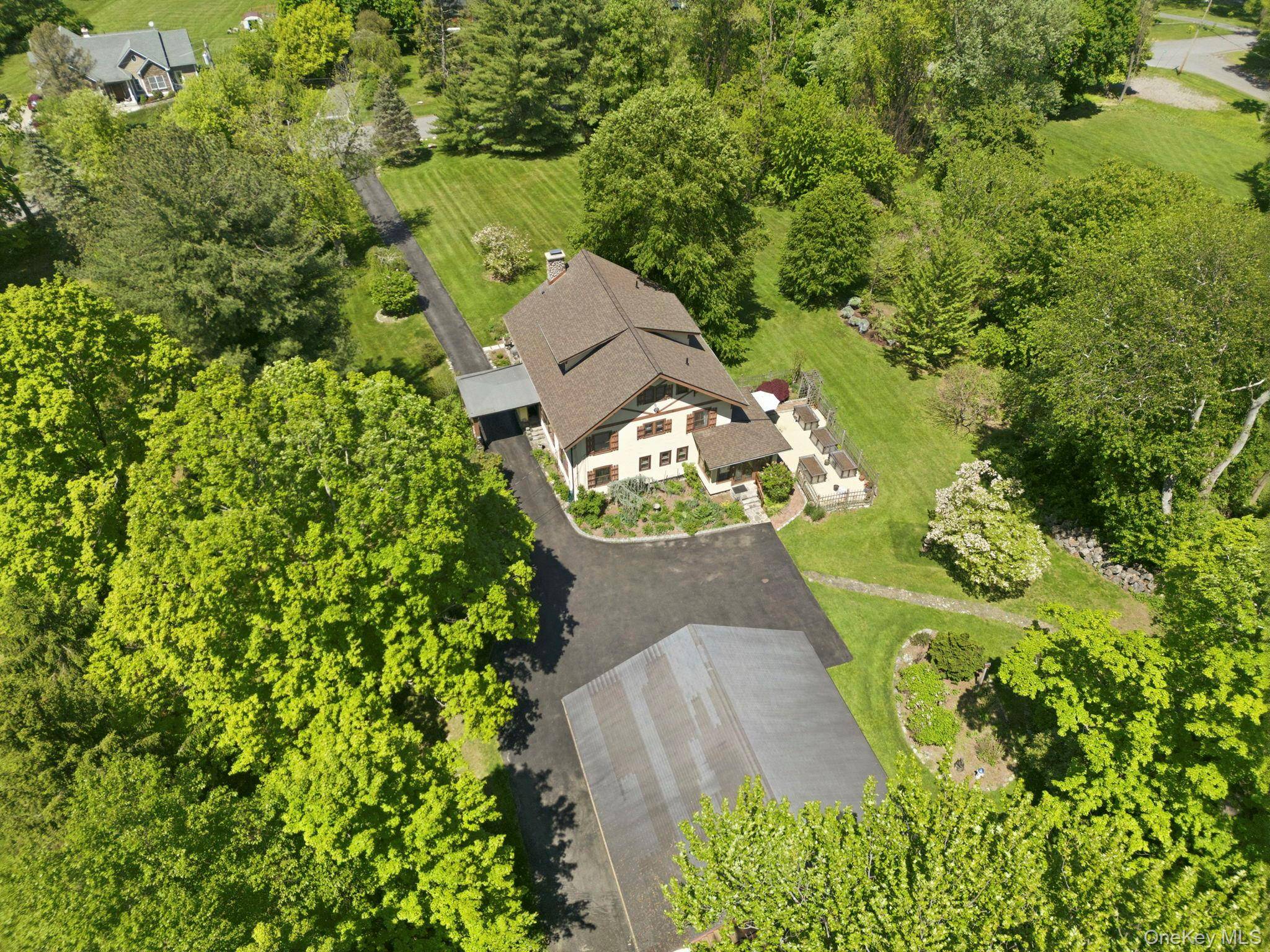 8 Elmer Galloway RD, Katonah, NY 10536