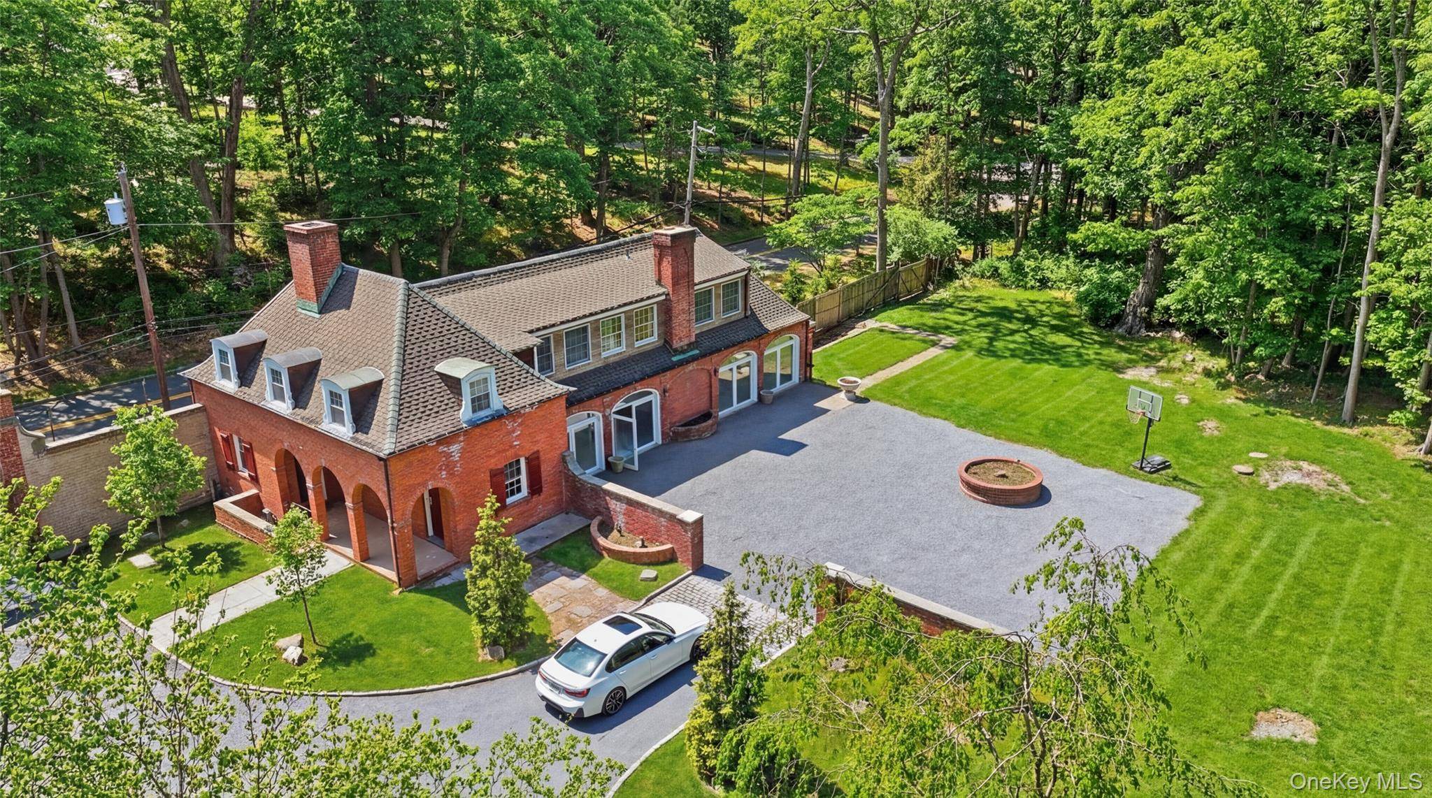 22 Brookville RD, Muttontown, NY 11545
