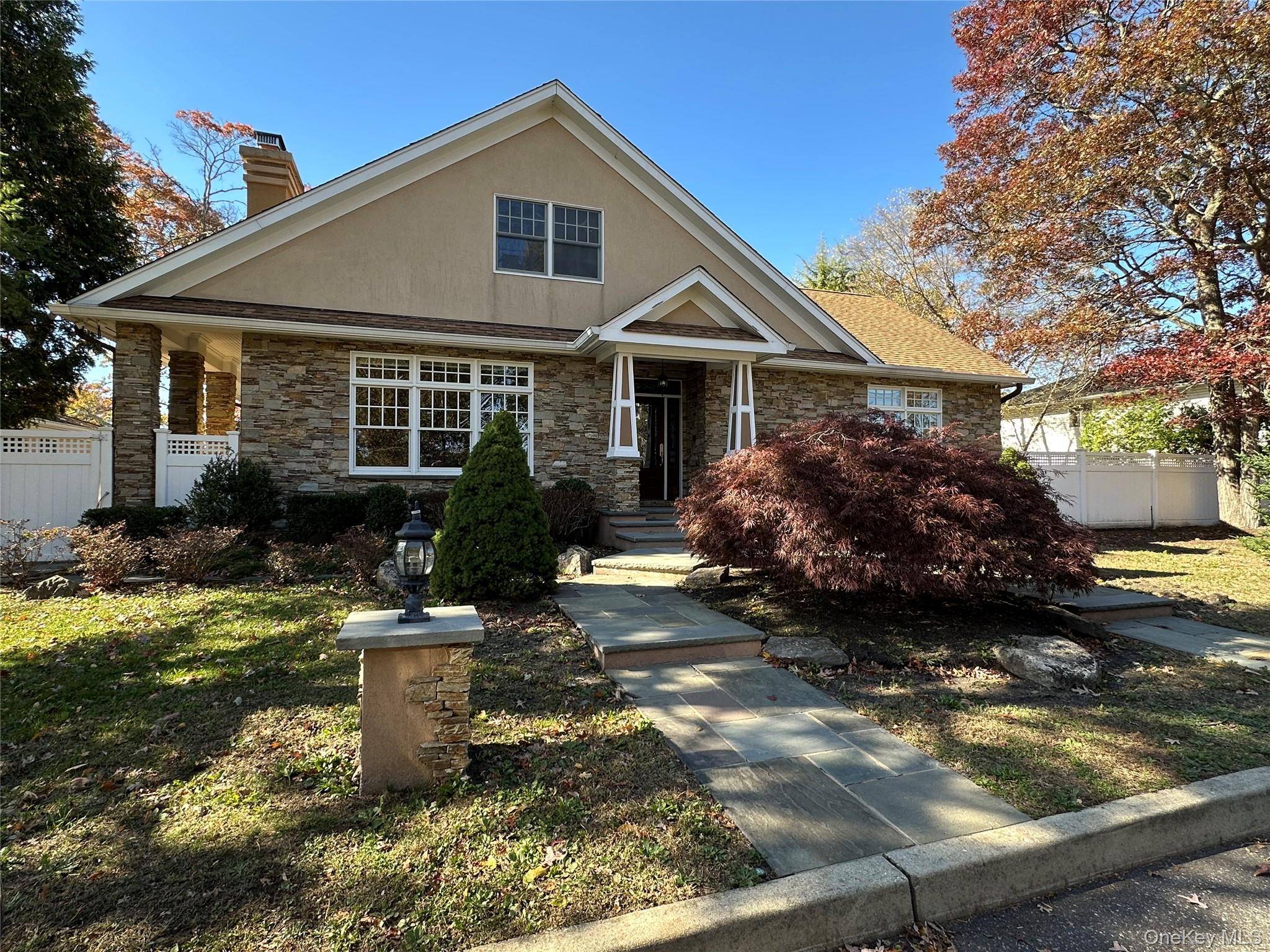 16 Oriole PL, Farmingville, NY 11738