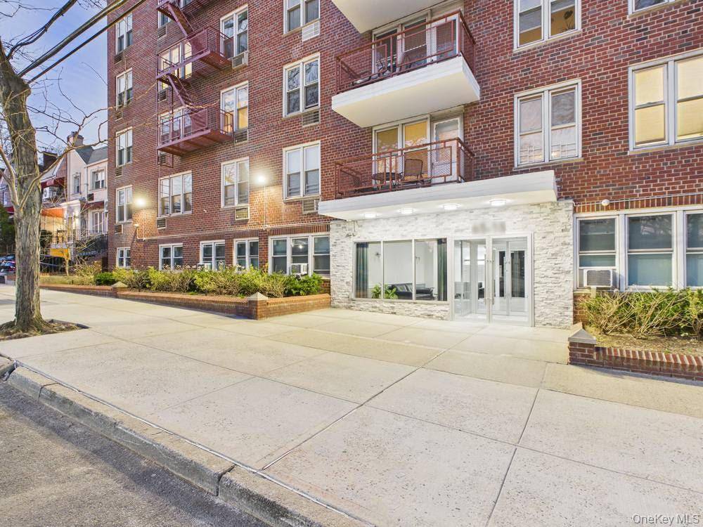 6515 Alderton ST #3F, Rego Park, NY 11374