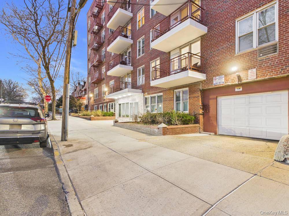 6515 Alderton ST #3F, Rego Park, NY 11374