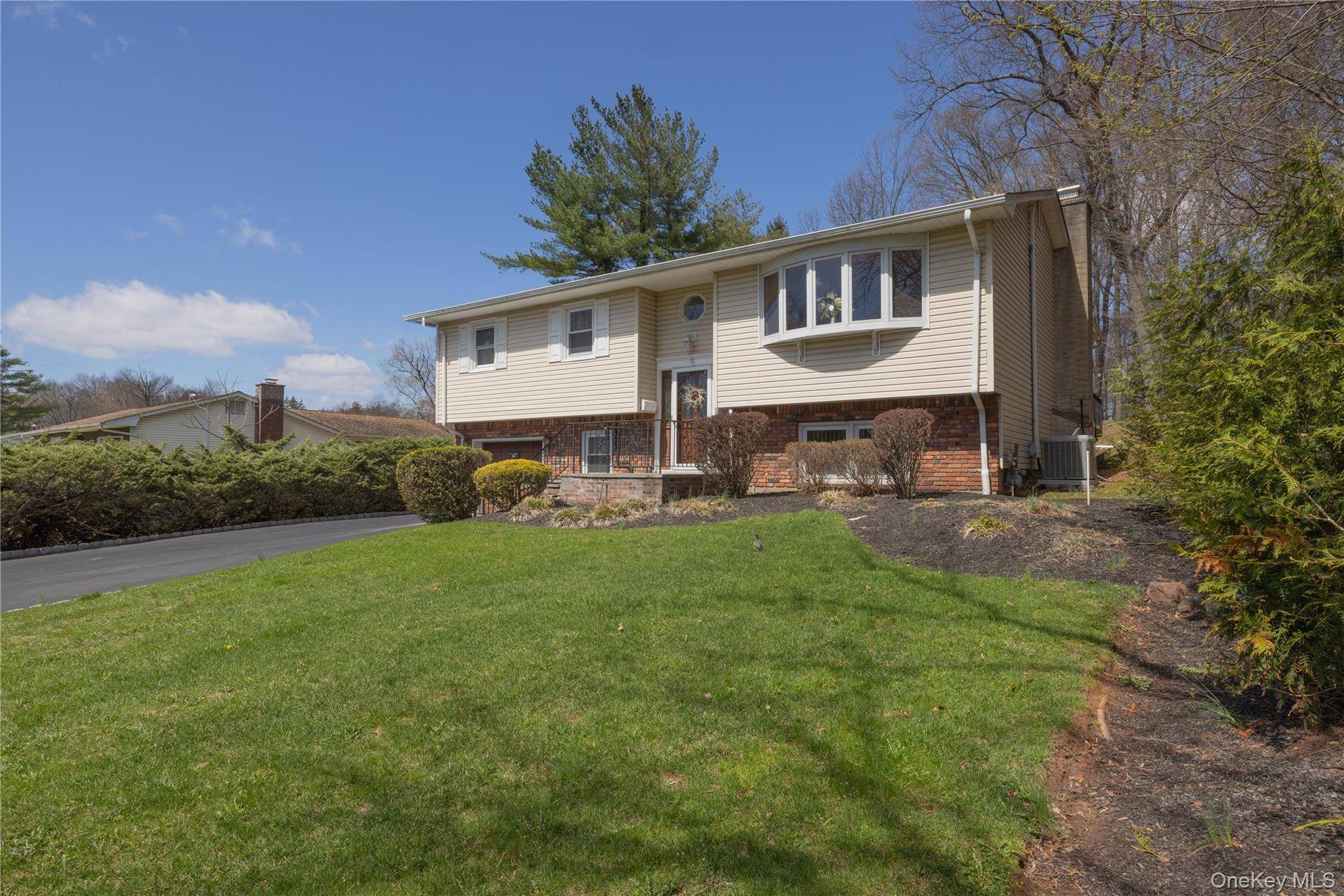 196 E Townline RD, West Nyack, NY 10994