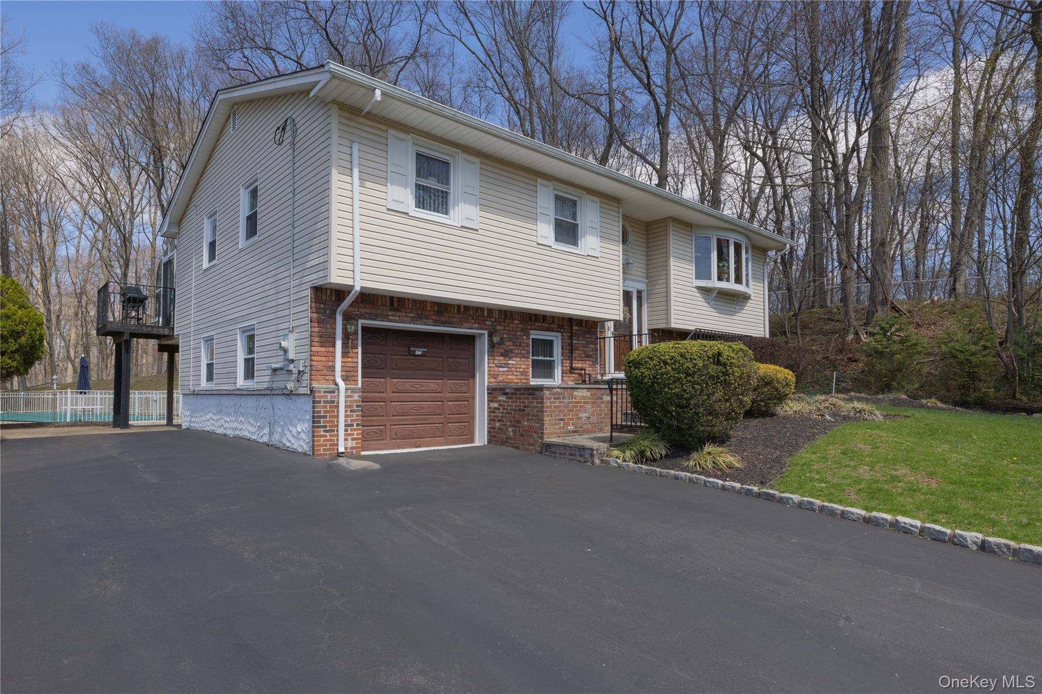 196 E Townline RD, West Nyack, NY 10994