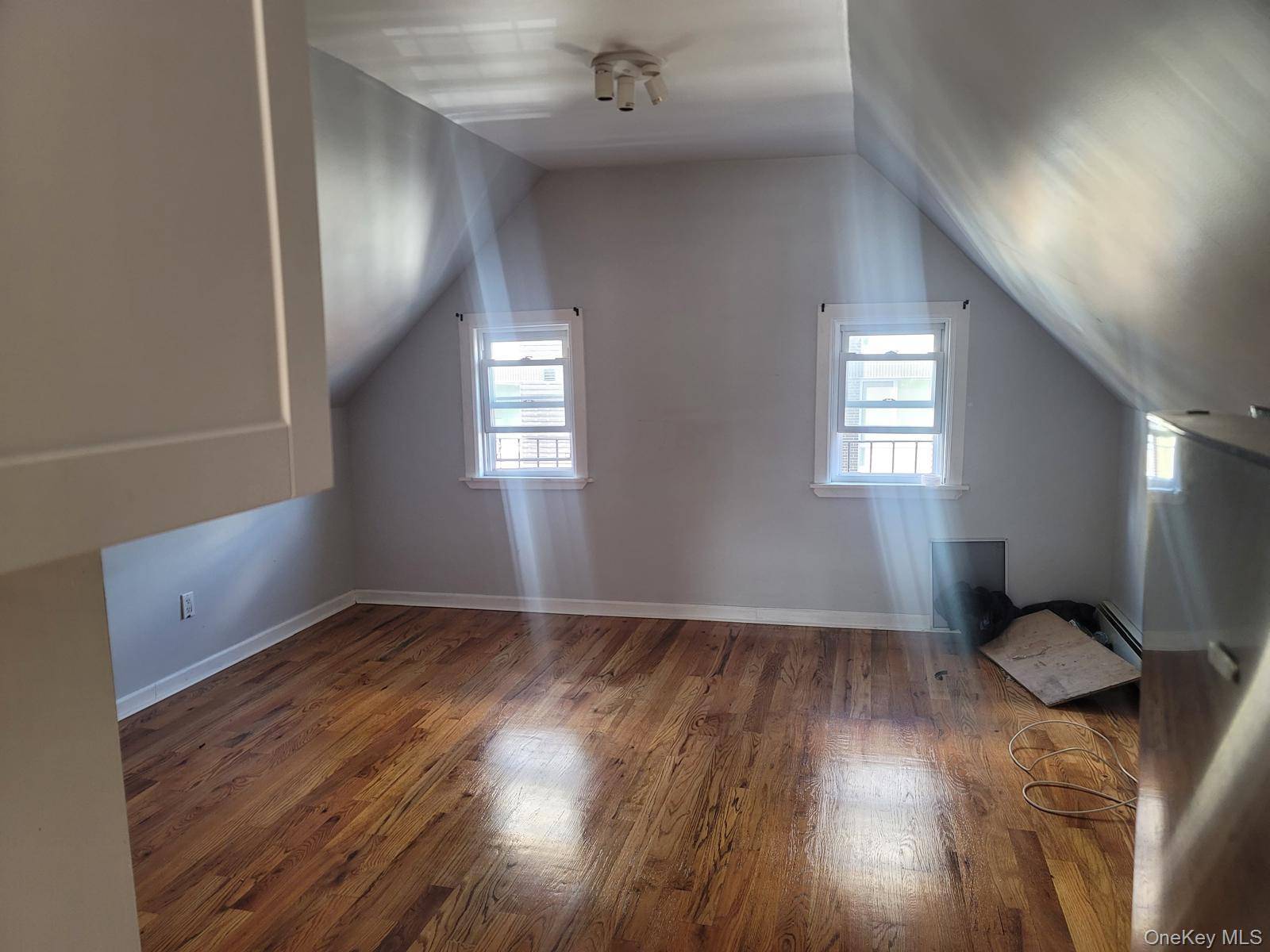 712 E 211th ST, Bronx, NY 10467