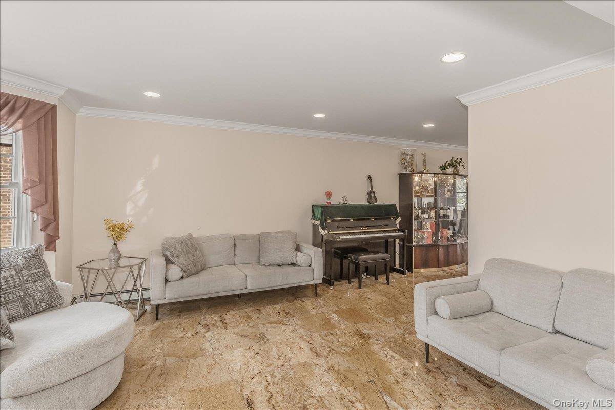 263 James ST, Franklin Square, NY 11010