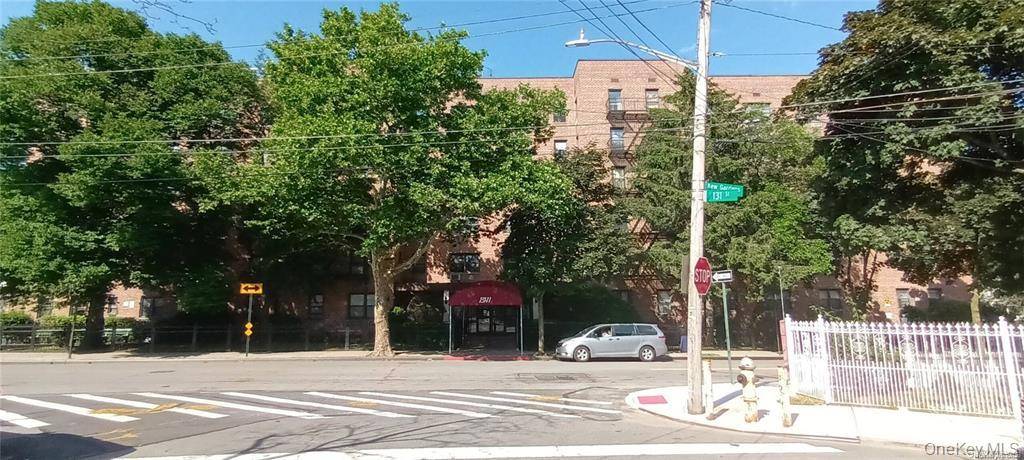131-11 Kew Gardens #6N, Richmond Hill, NY 11418