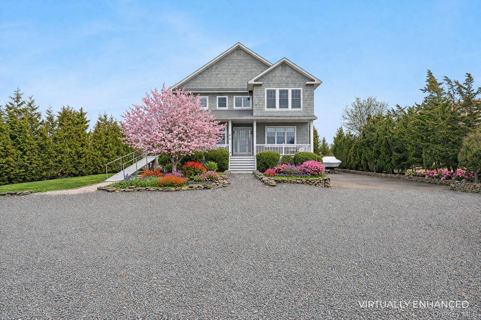 176 Beach LN, Westhampton Beach, NY 11978