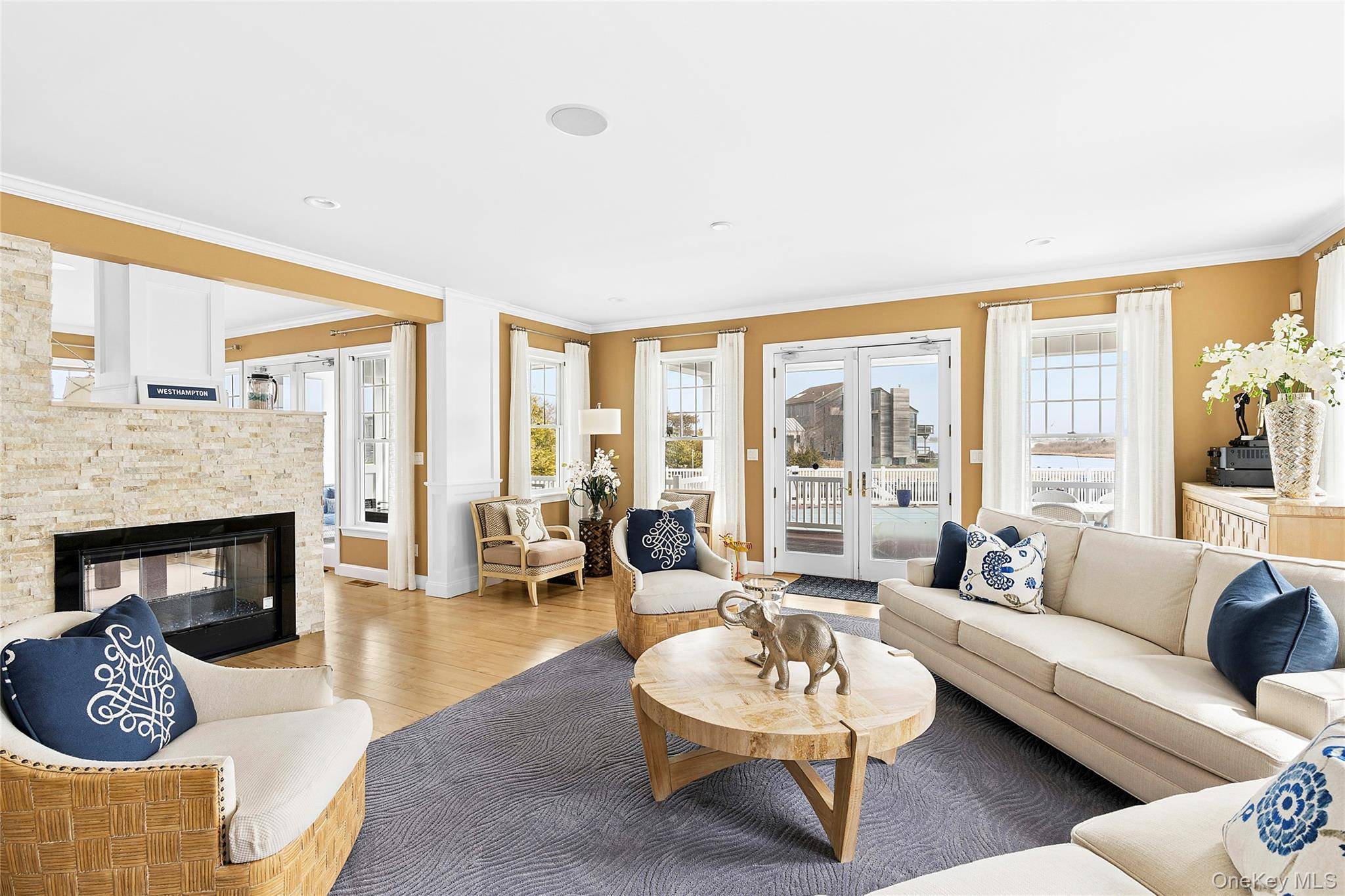 176 Beach LN, Westhampton Beach, NY 11978
