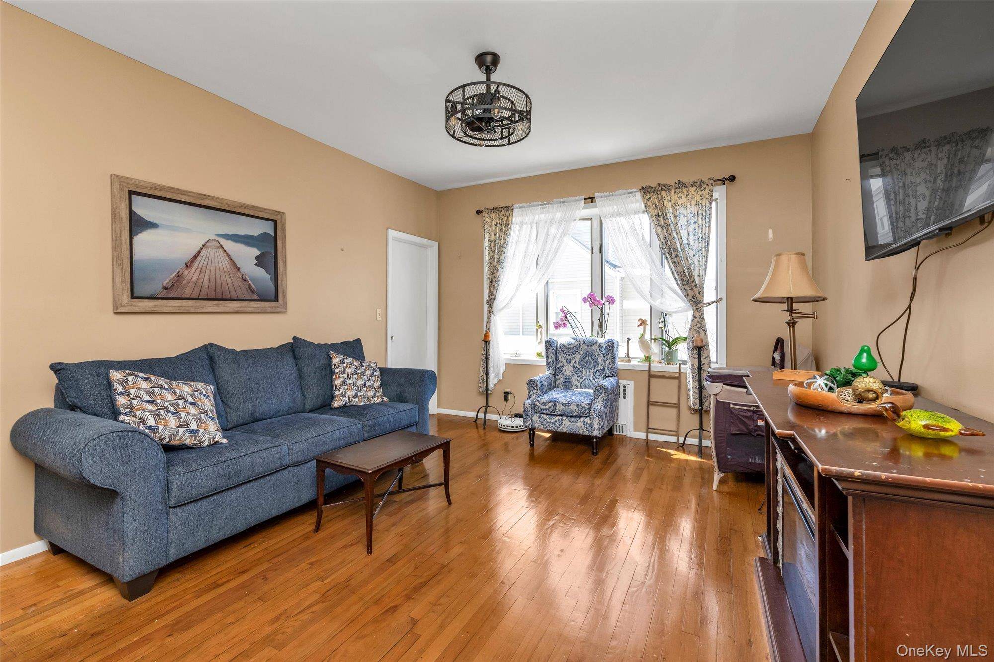 1118 W Broadway, Hewlett, NY 11557