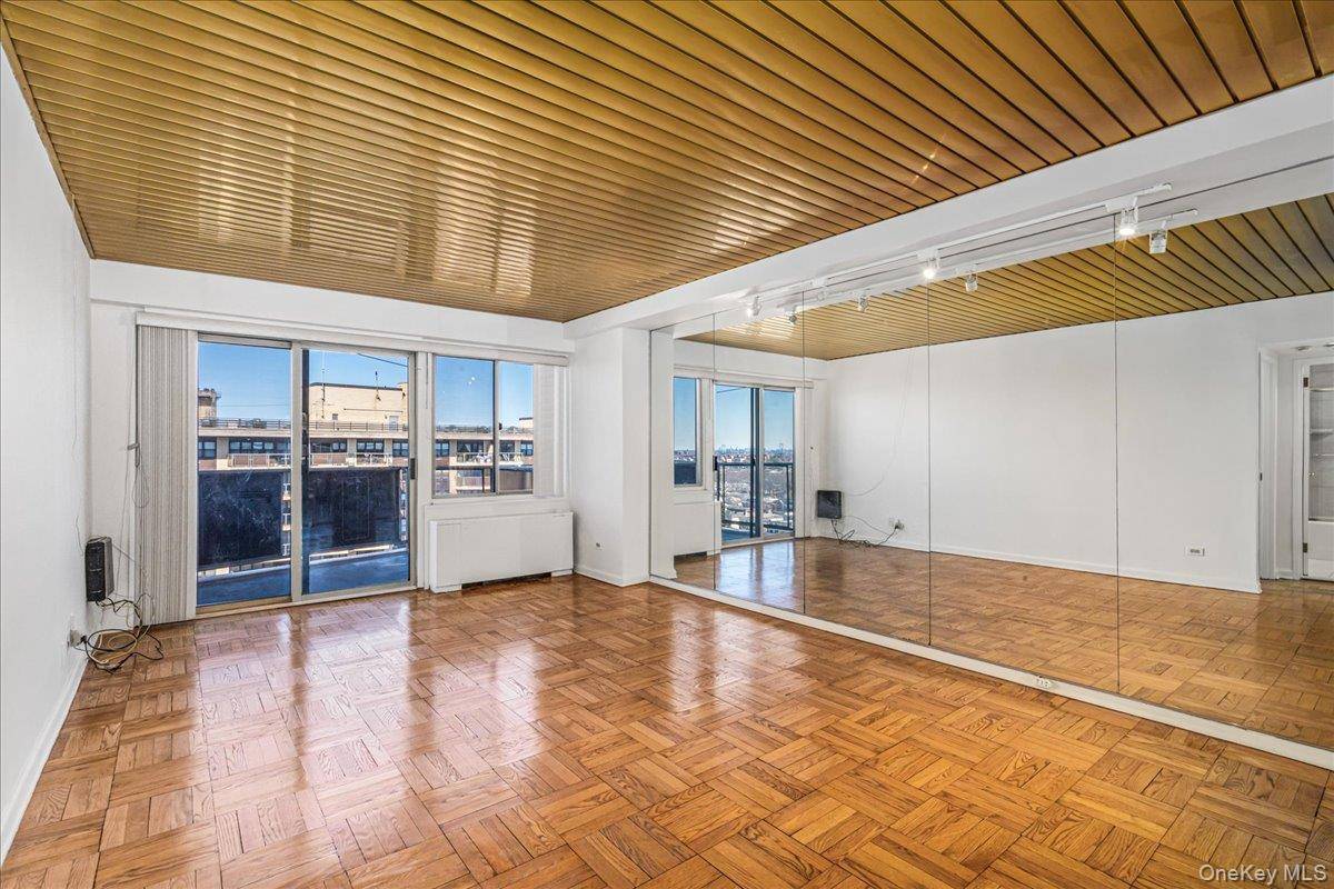 18-15 215th ST #17L, Bayside, NY 11360