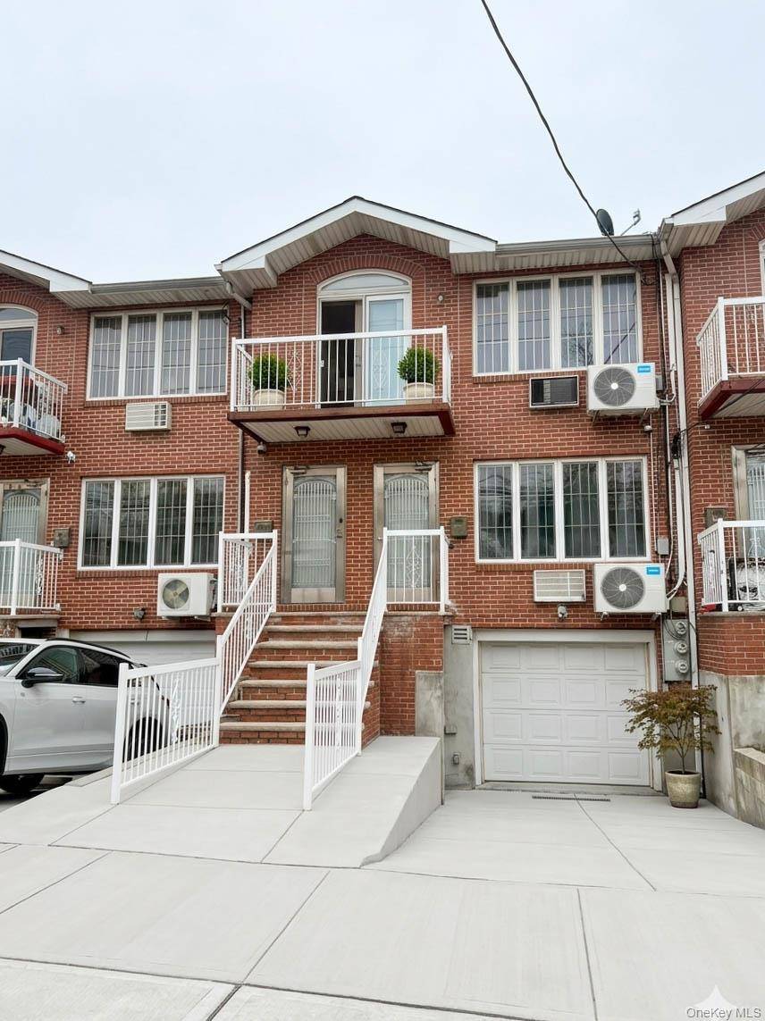 1831 121st ST, College Point, NY 11356