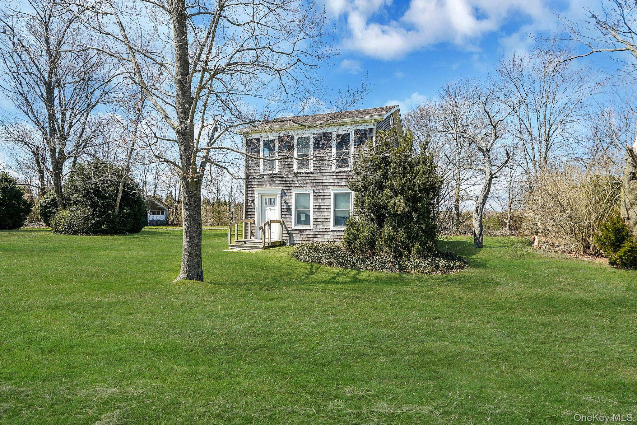 5528 Sound AVE, Riverhead, NY 11901