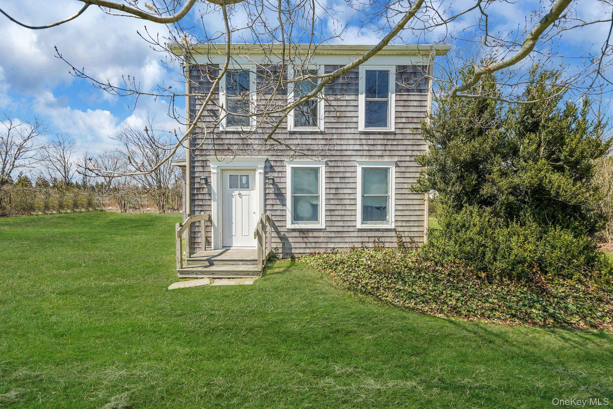 5528 Sound AVE, Riverhead, NY 11901