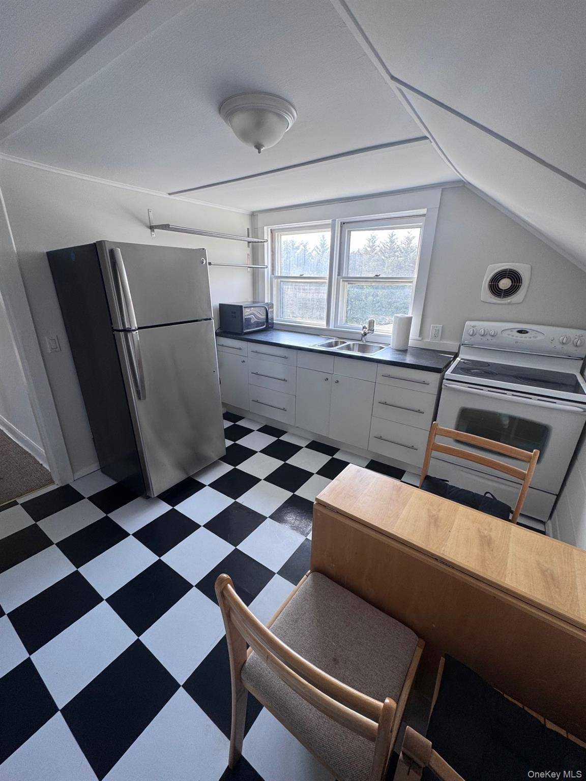 323 Mill RD #PH, Westhampton Beach, NY 11978