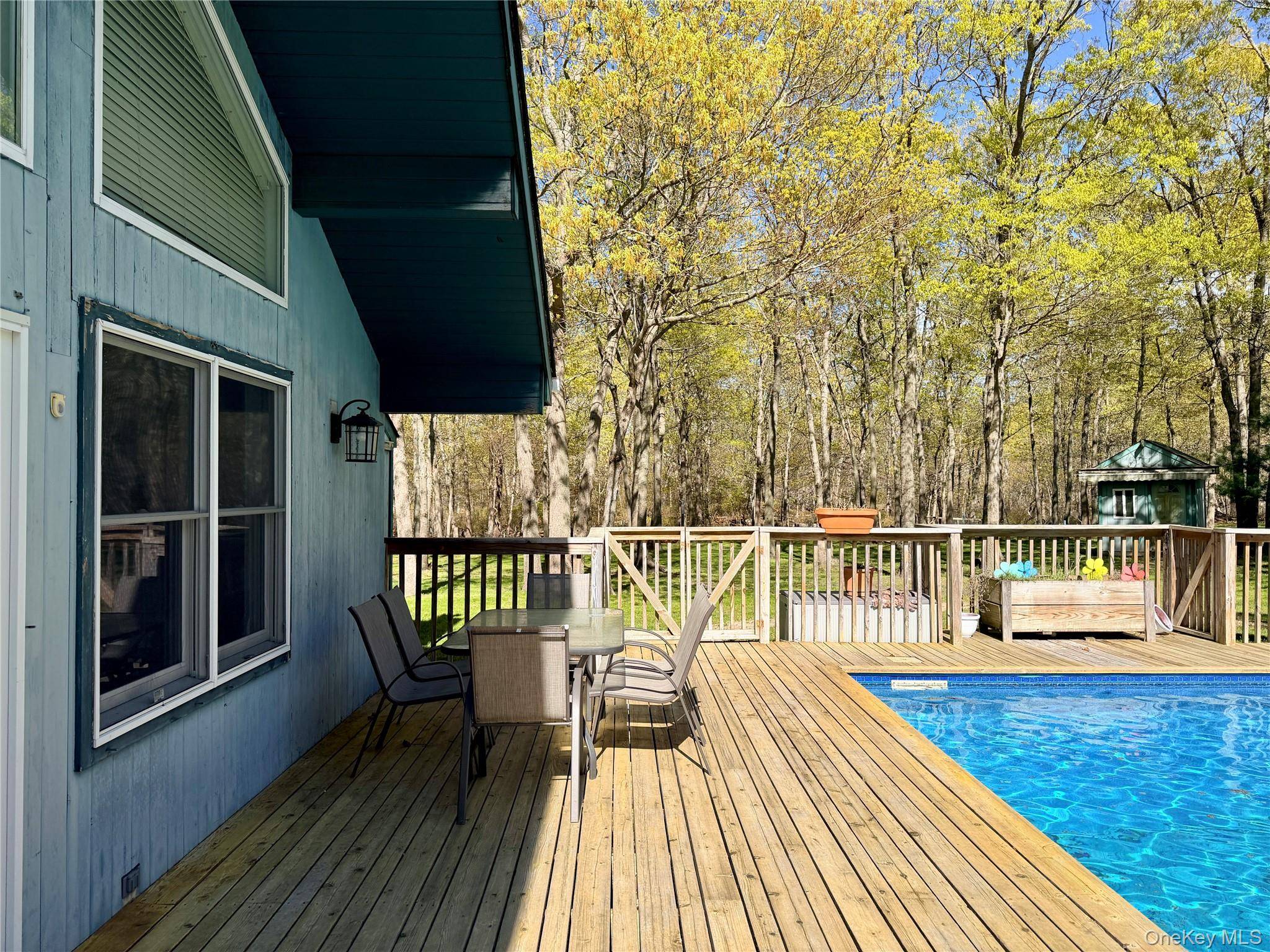 43B Old Squires RD, Hampton Bays, NY 11946