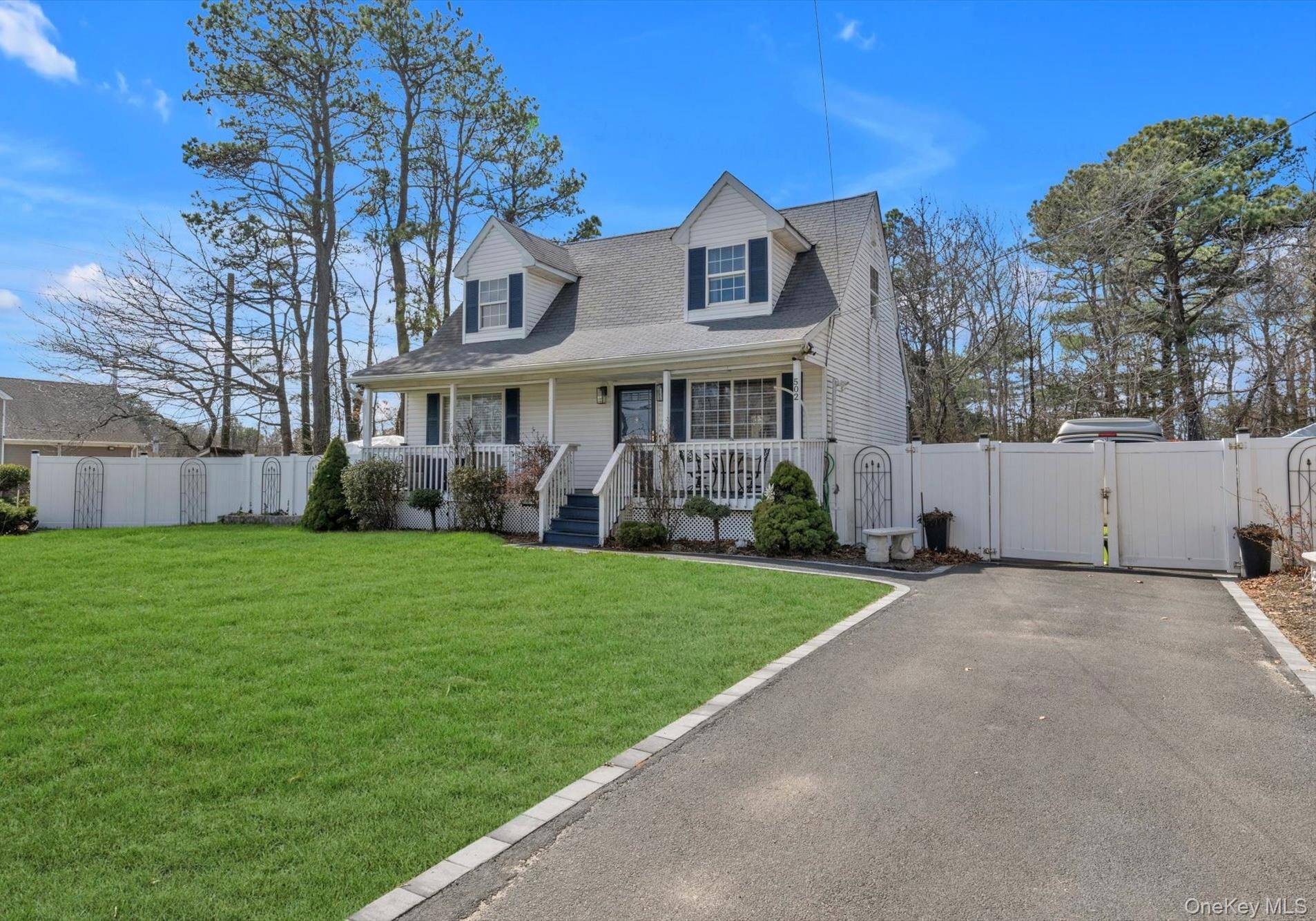 502 Station RD, Bellport, NY 11713