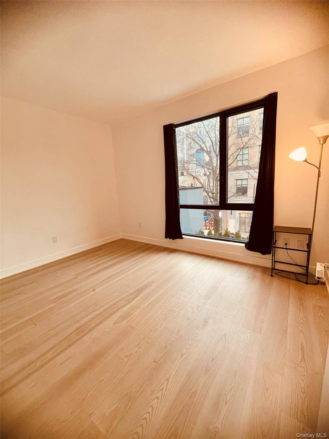 27-09 40TH AVE #3D, Long Island City, NY 11101