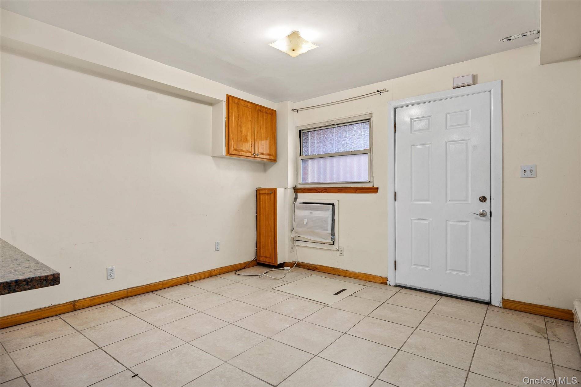 5263 65th PL, Maspeth, NY 11378
