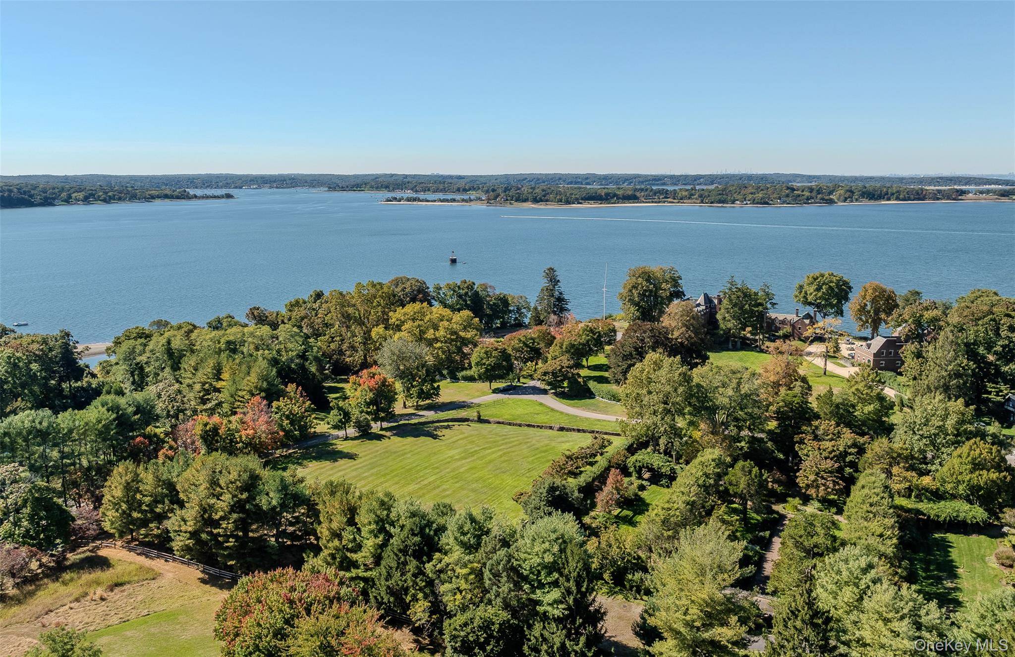 31 Fort Hill DR, Lloyd Neck, NY 11743