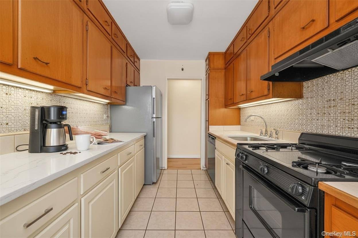 99-10 60th AVE #5D, Corona, NY 11368