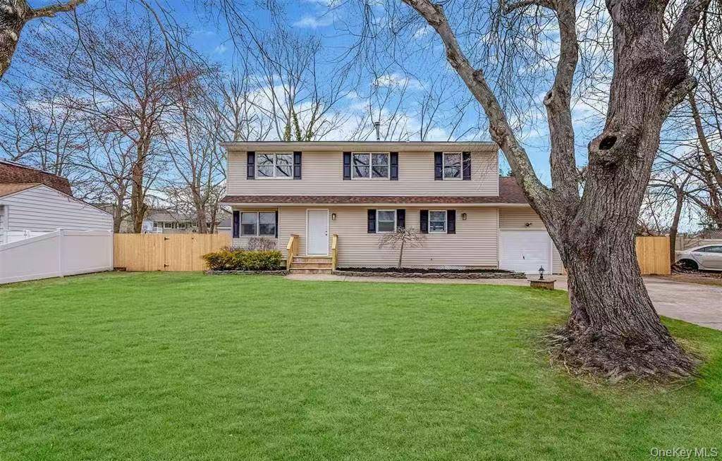 5 Lehigh AVE, Centereach, NY 11720