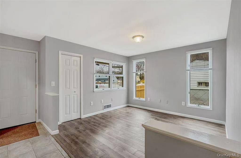 5 Lehigh AVE, Centereach, NY 11720