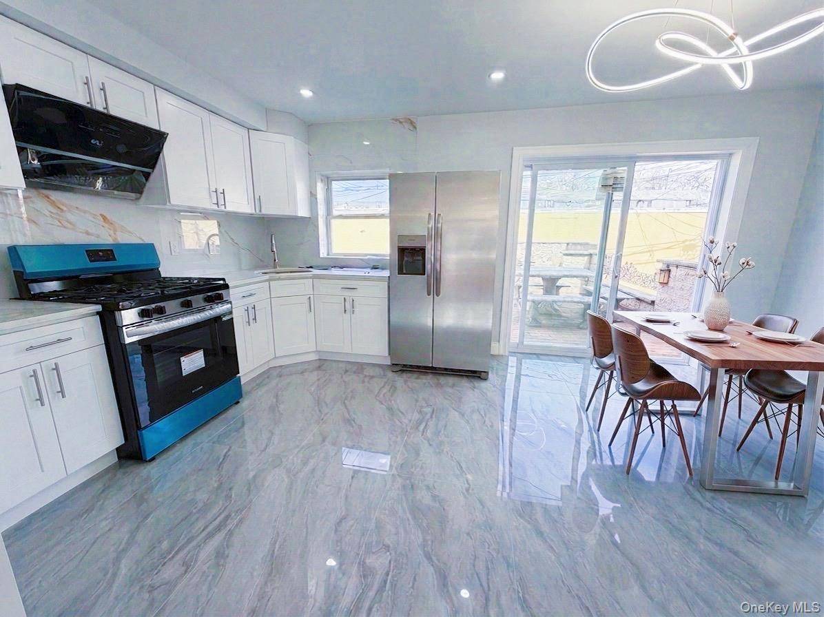 166-65 17TH RD, Whitestone, NY 11357