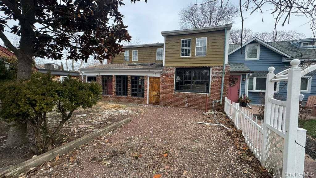 17 Jade ST, Oakdale, NY 11769