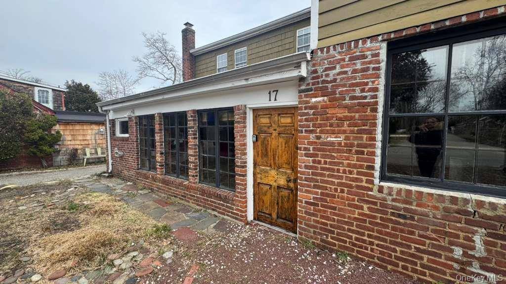 17 Jade ST, Oakdale, NY 11769