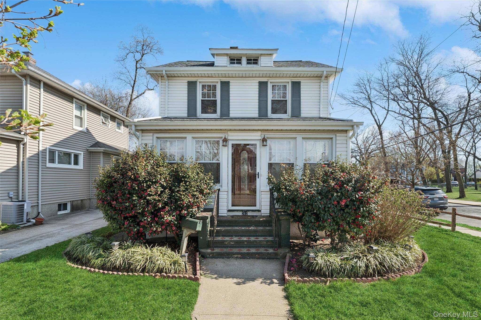 262 Floral BLVD, Floral Park, NY 11001