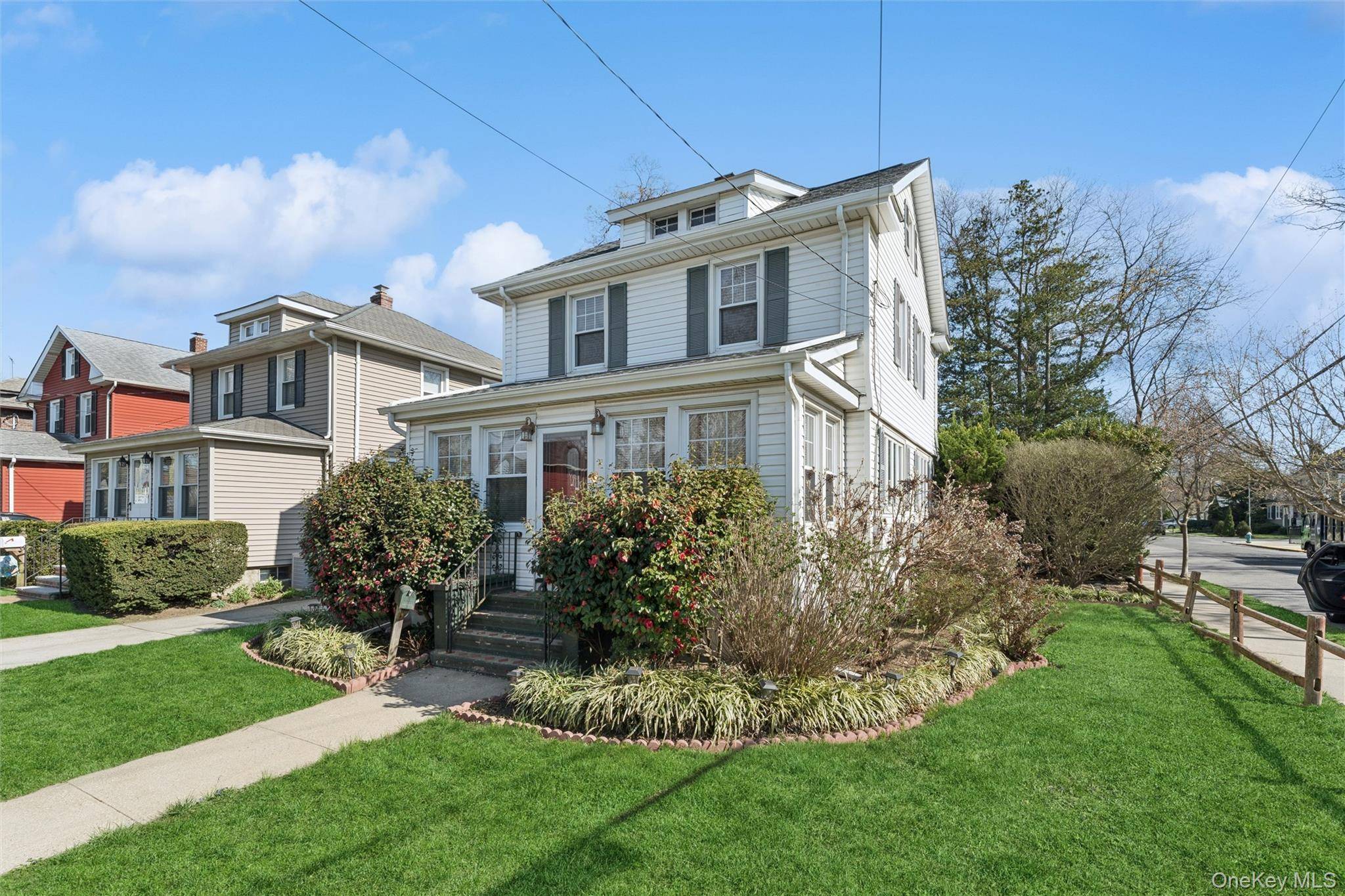 262 Floral BLVD, Floral Park, NY 11001