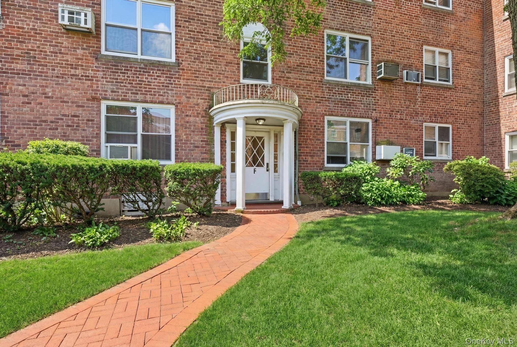 221 Middle Neck #F6, Great Neck, NY 11021