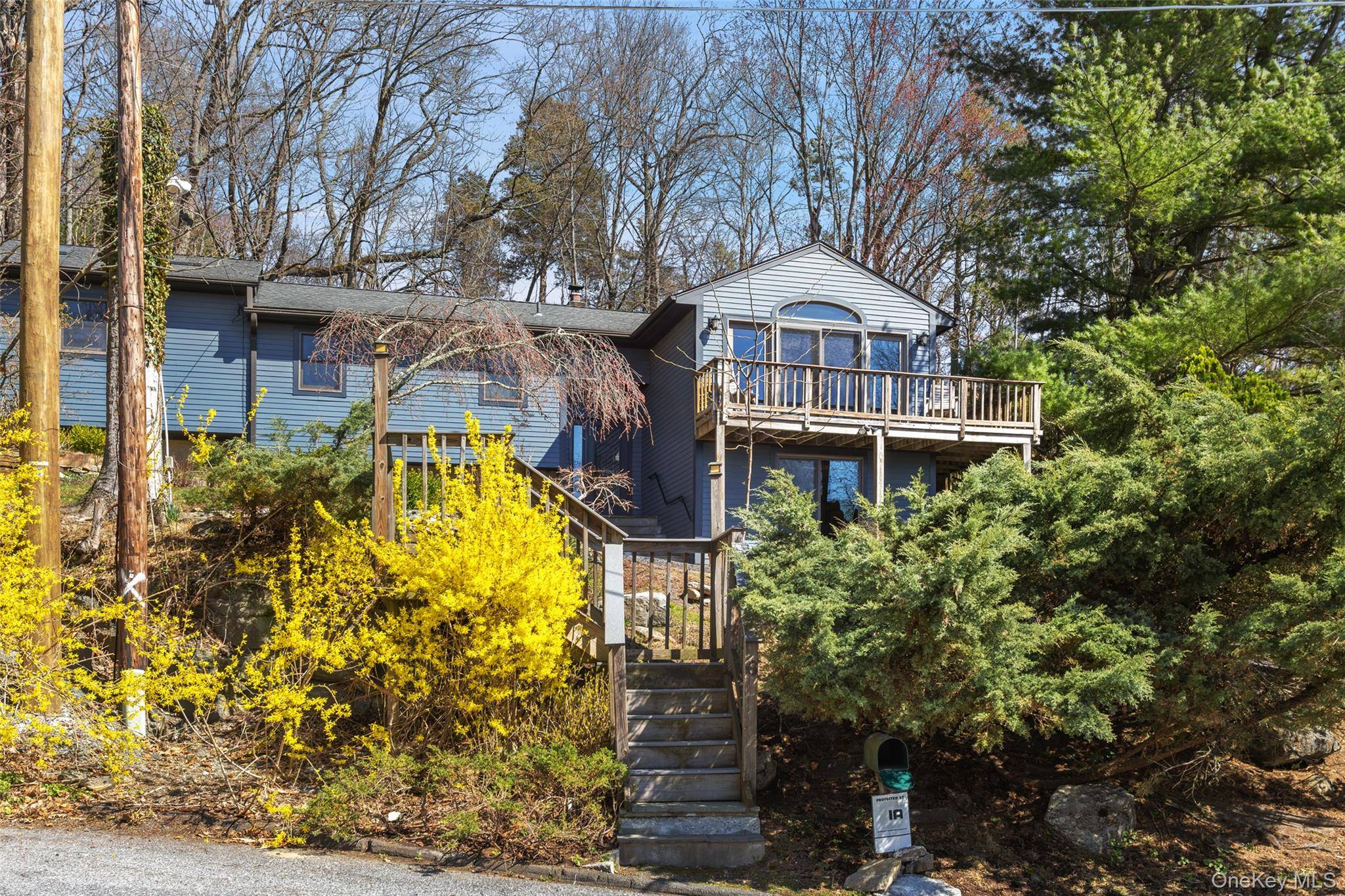 6 Tennis Court RD, Mahopac, NY 10541