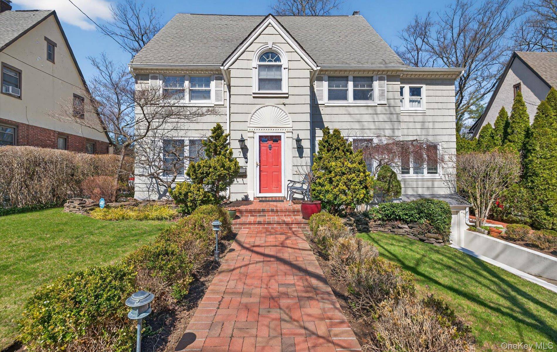 7 Grace CT, Great Neck, NY 11021