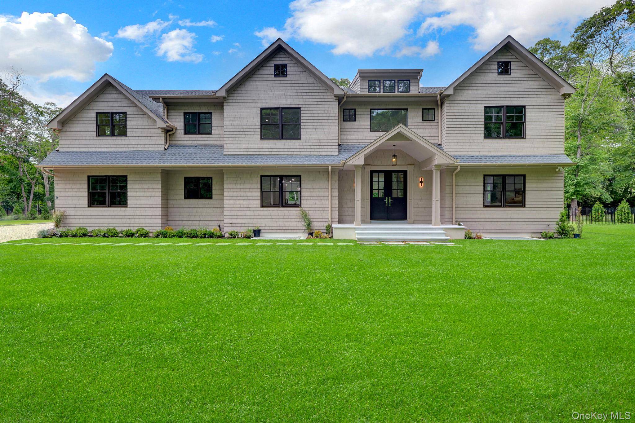 69 Jagger LN, Westhampton, NY 11977