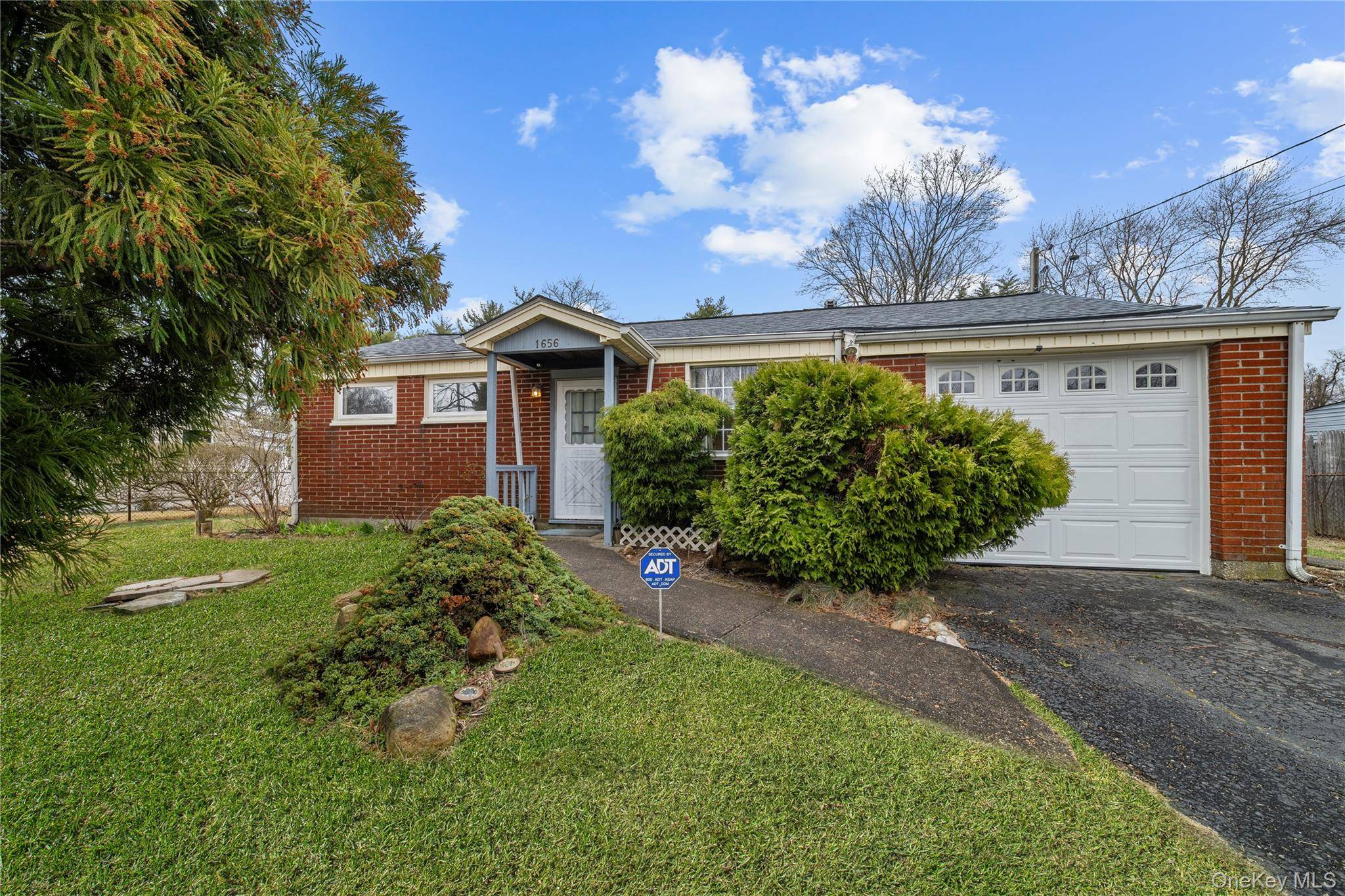 1656 N Gardiner DR, Bay Shore, NY 11706