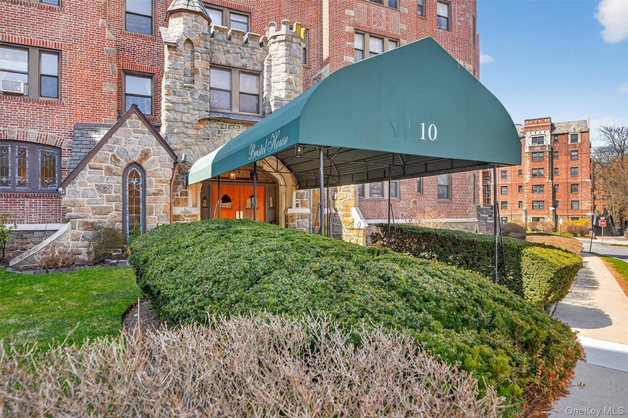 10 Nosband AVE #1L, White Plains, NY 10605