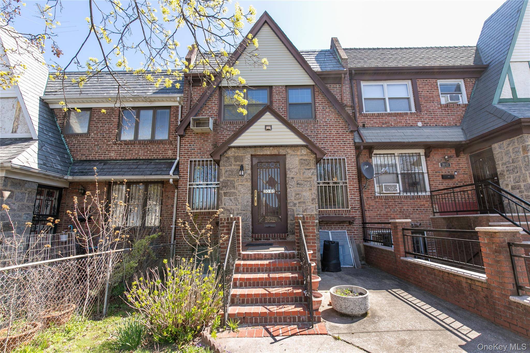30-61 88th ST, East Elmhurst, NY 11369