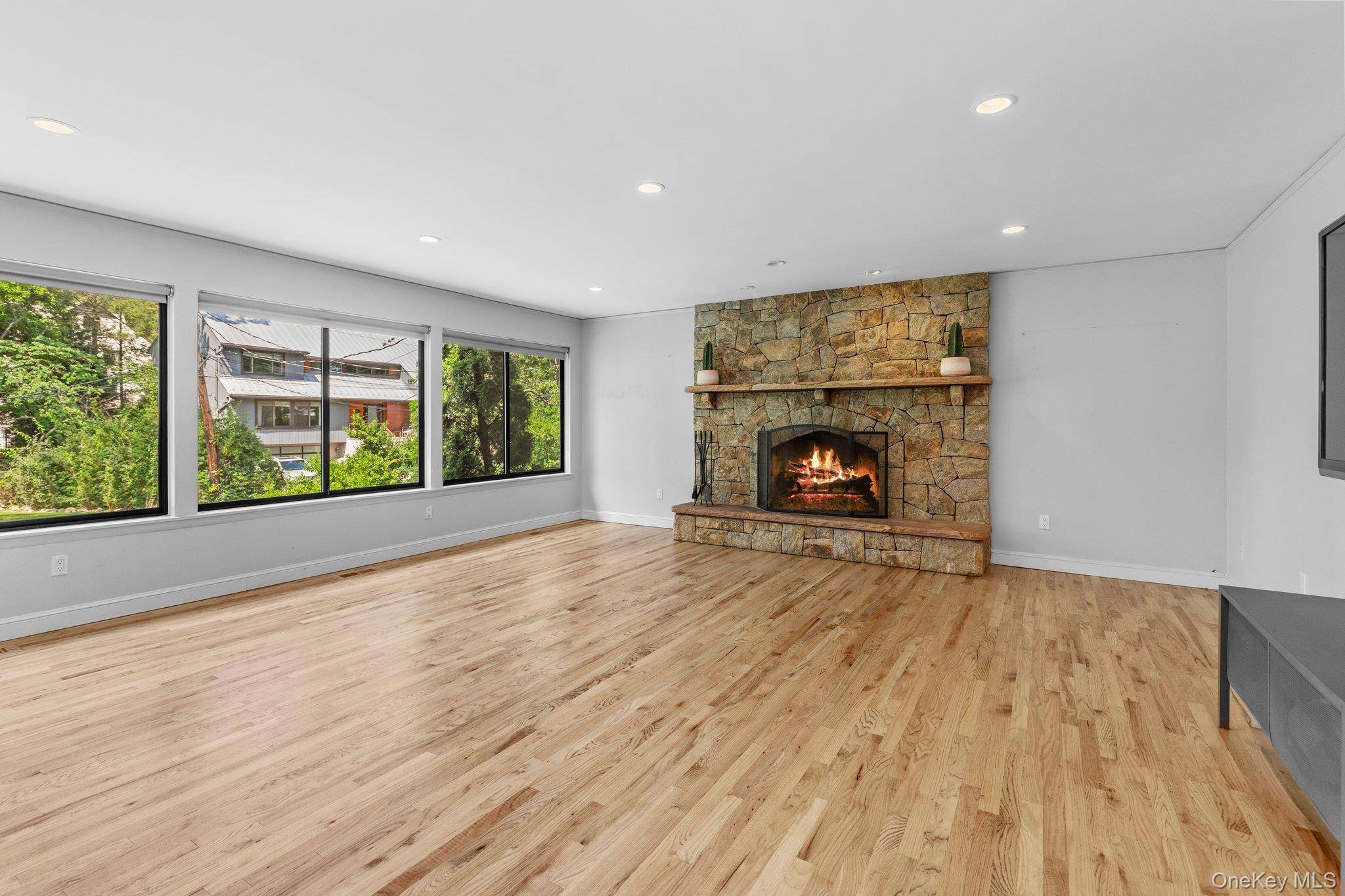 27 Stone Cabin RD, New Rochelle, NY 10801